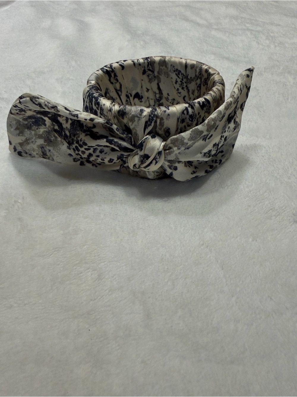 Silk-Feel Black & Cream Knot Bracelet